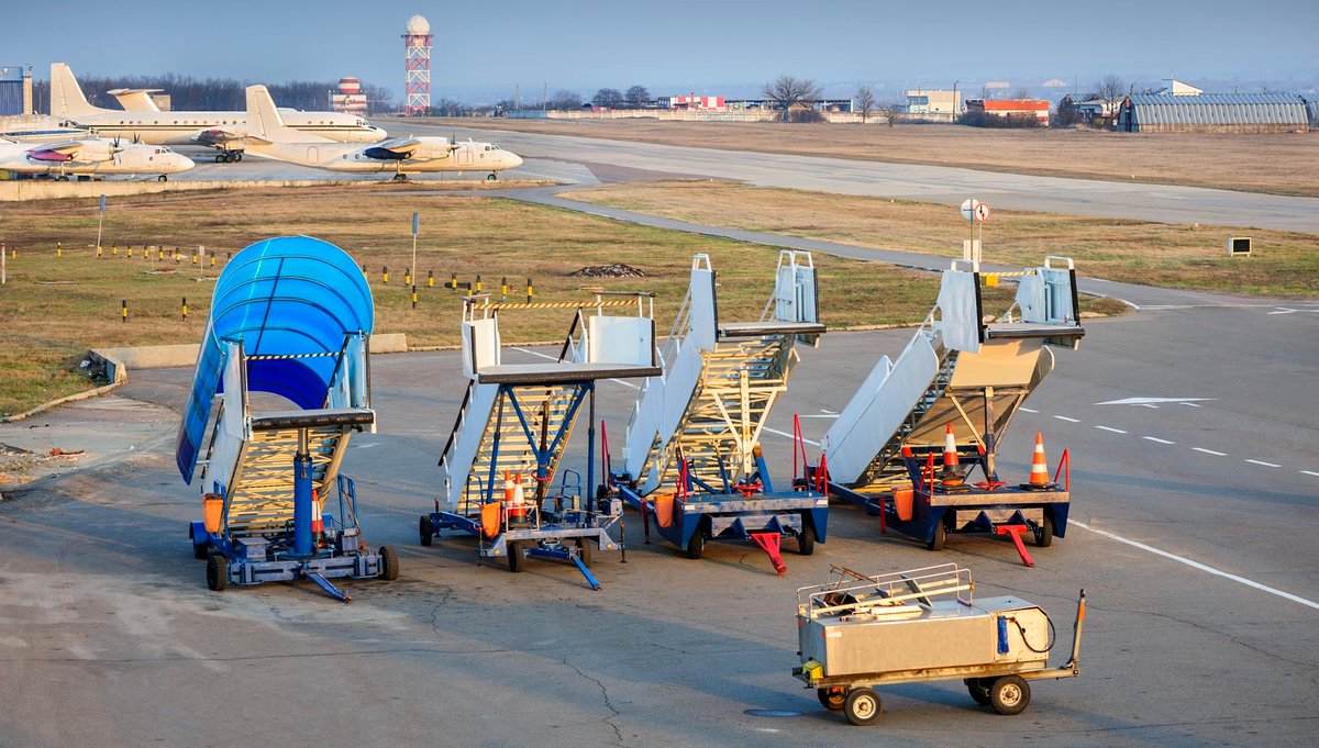 Jet bridges at rest